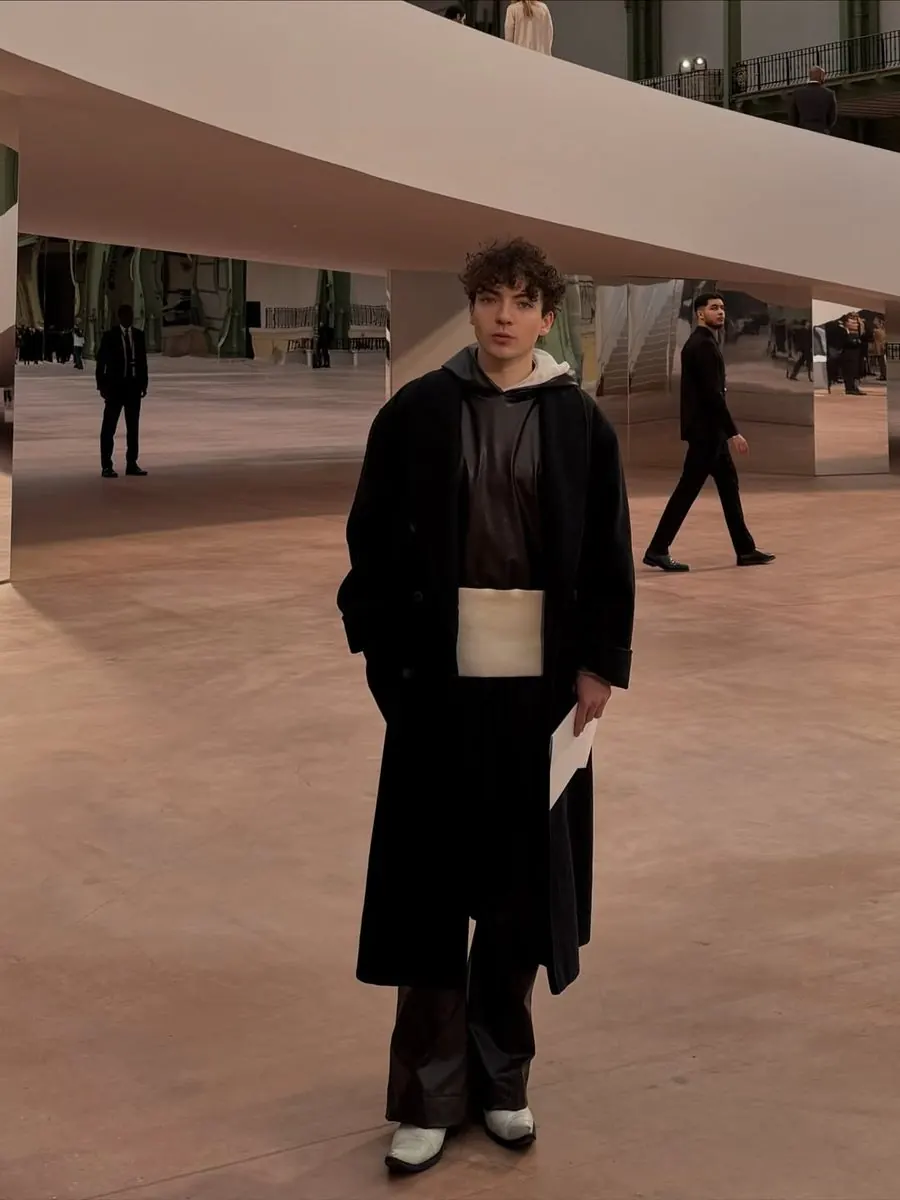 Romann Berrux face à un miroir
